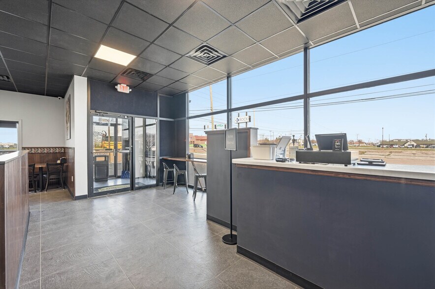 More Photos Of 1511 N Meridian St, Portland Freestanding For Sale