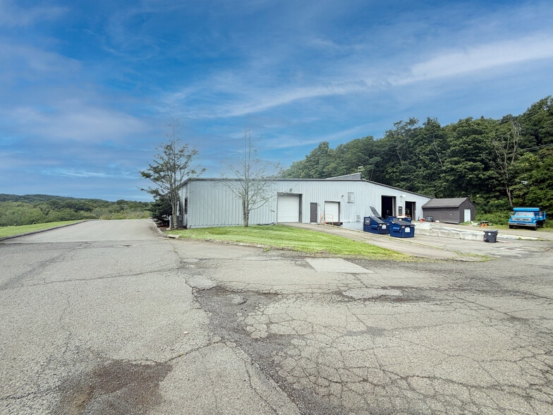 More Photos Of 2 Commerce Dr, North Branford Warehouse For Lease
