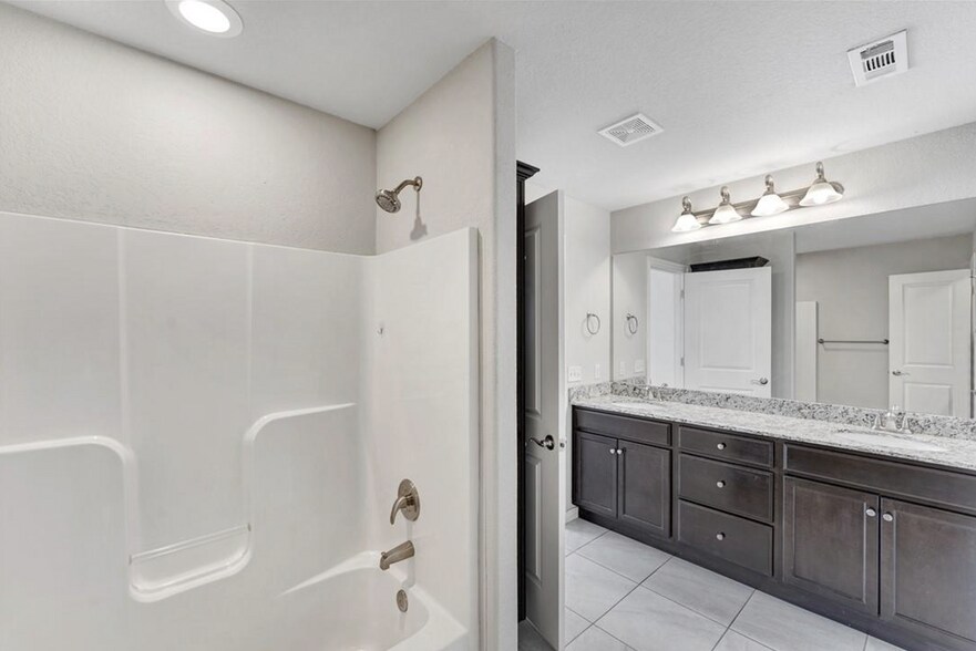 More Photos Of 2755 W Kilimanjaro Way, Rogers Multifamily For Sale