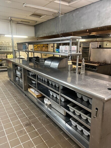 More Photos Of 5805 W Kellogg Dr, Wichita Hotel For Lease