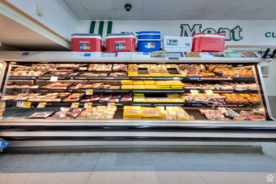 More Photos Of 80 S Broadway St, Green River Supermarket For Sale