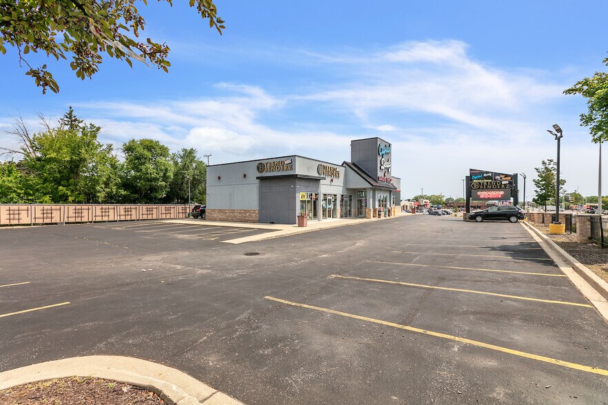 More Photos Of 7822 W Capitol Dr, Milwaukee Storefront For Sale