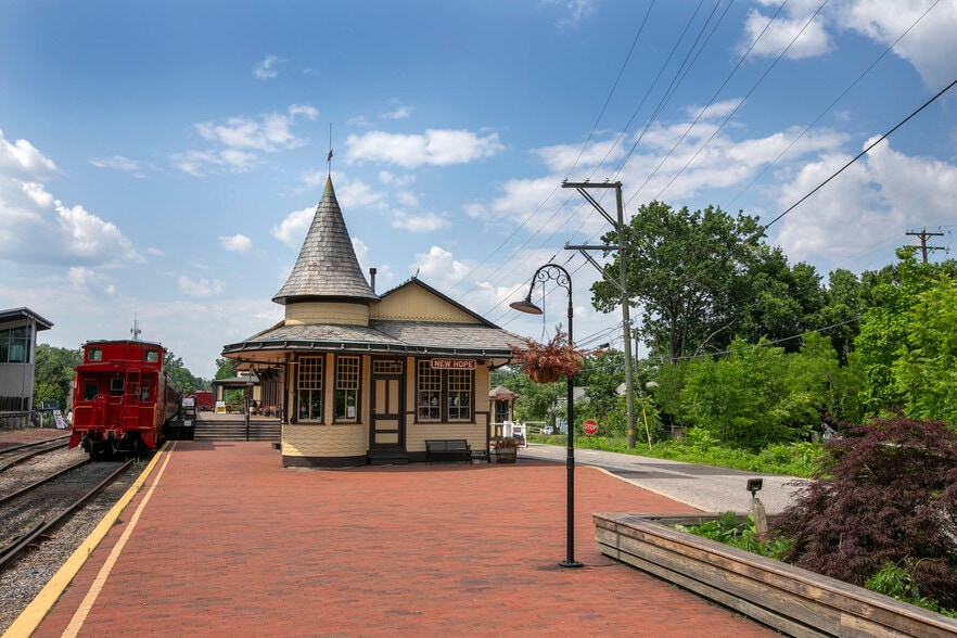 More Photos Of 30 W Bridge St, New Hope Freestanding For Lease