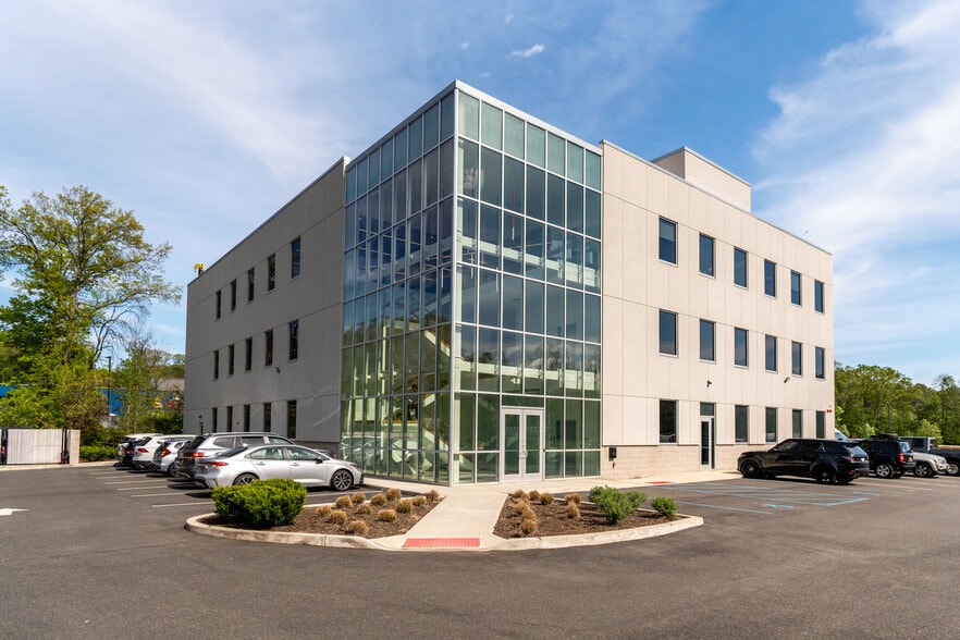 Primary Photo Of 520 Landmark Dr, Congers Flex For Sale