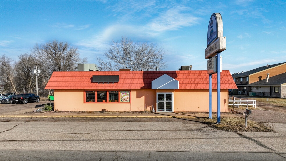More Photos Of 6220 Texaco Dr, Eau Claire Restaurant For Sale