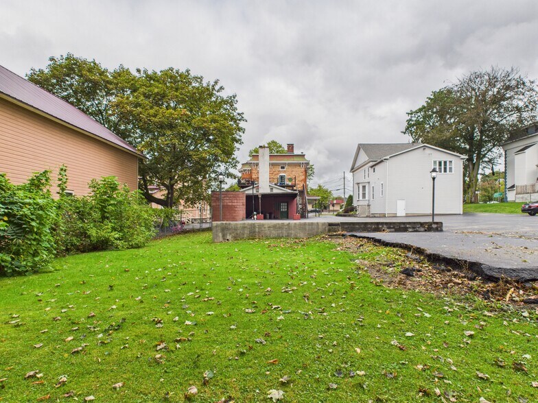 More Photos Of 40 E Genesee St, Auburn Storefront Retail Residential For Sale