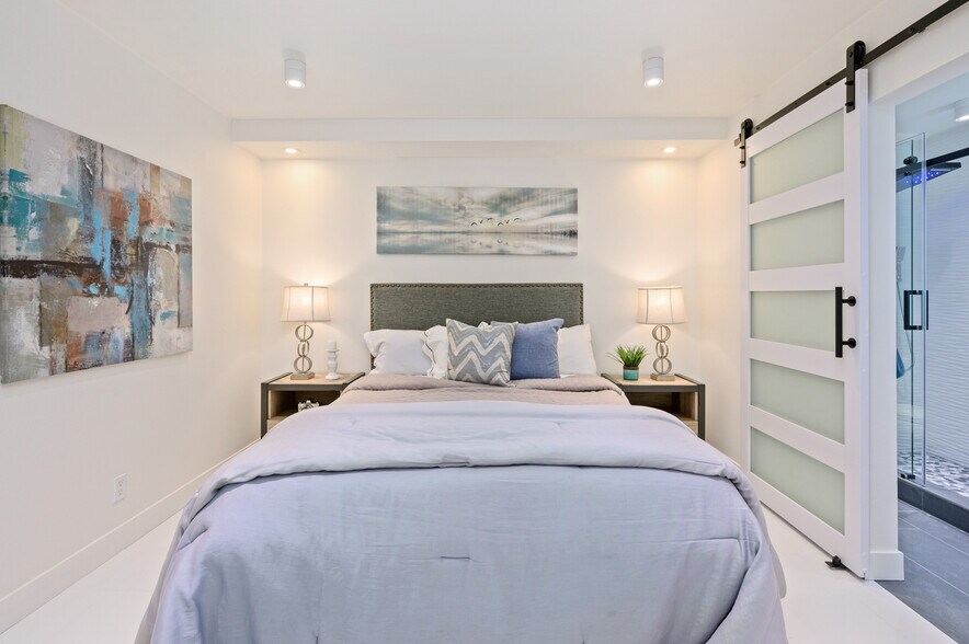 More Photos Of 100 Scholz Plz, Newport Beach Apartments For Sale