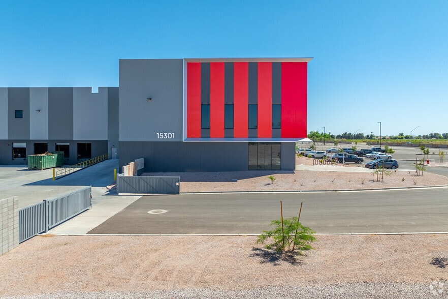 More Photos Of 15301 W Northern Ave, Glendale Distribution For Sale