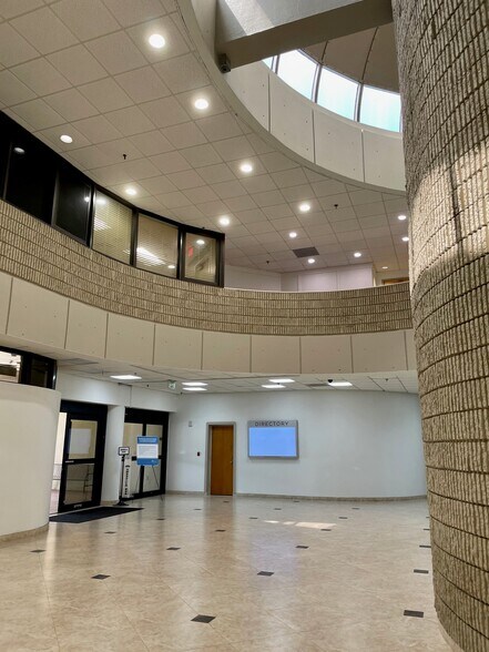 More Photos Of 7100 W 20th Ave, Hialeah Medical For Lease