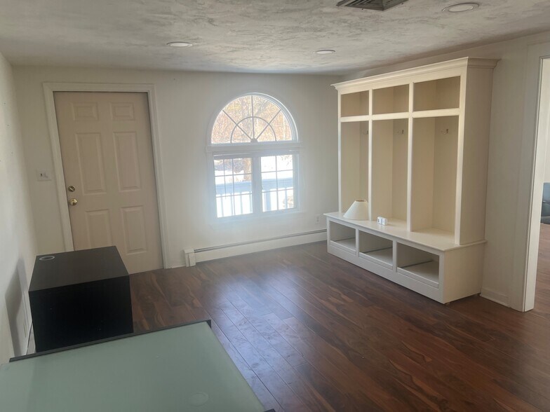 More Photos Of 9-13 Whiting St, Hingham Office For Lease