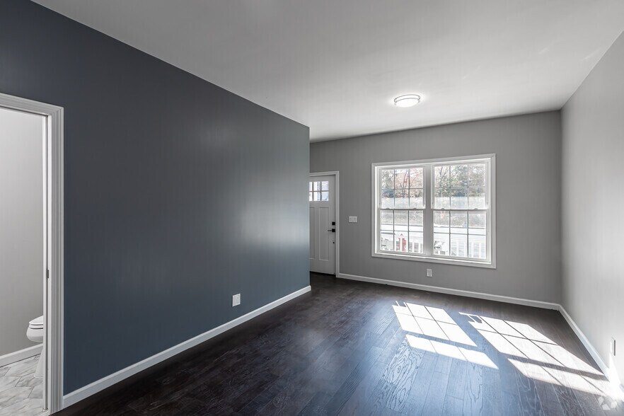 More Photos Of 31-1 Lillian Dr, Manchester Apartments For Sale