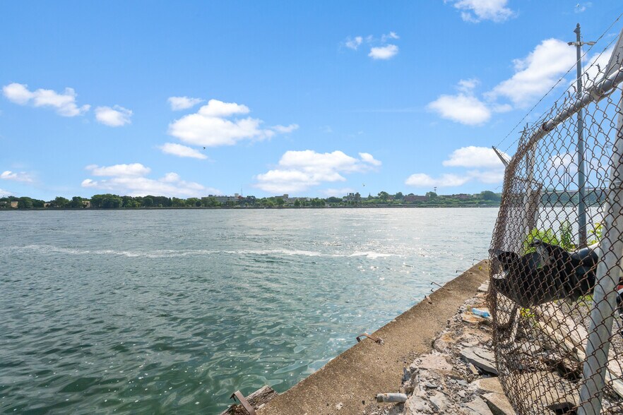 More Photos Of 162 Niagara Blvd, Fort Erie Marina For Sale