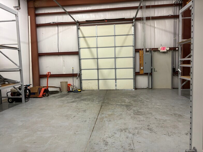 More Photos Of 131 Overhill Dr, Mooresville Warehouse For Lease