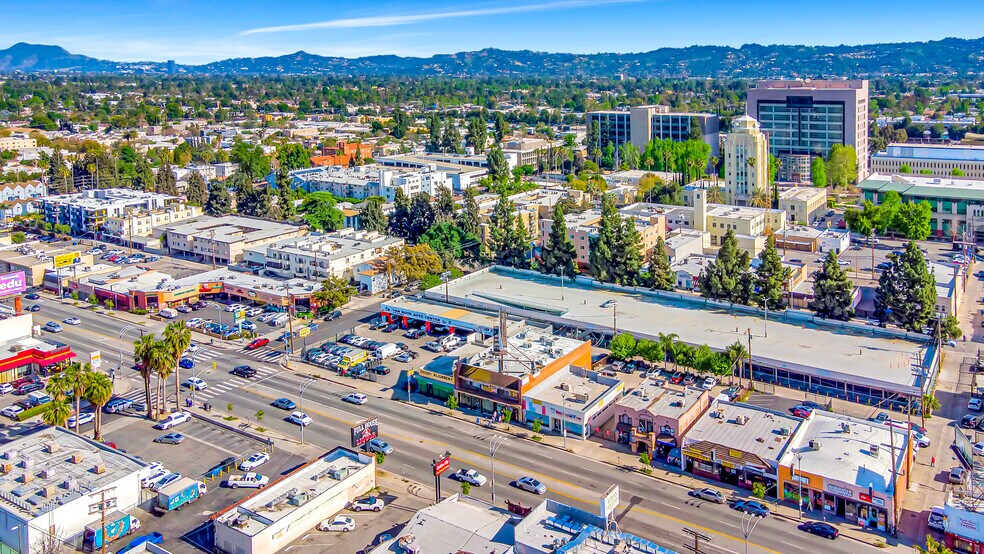 More Photos Of 14416 Victory Blvd, Van Nuys Office For Sale