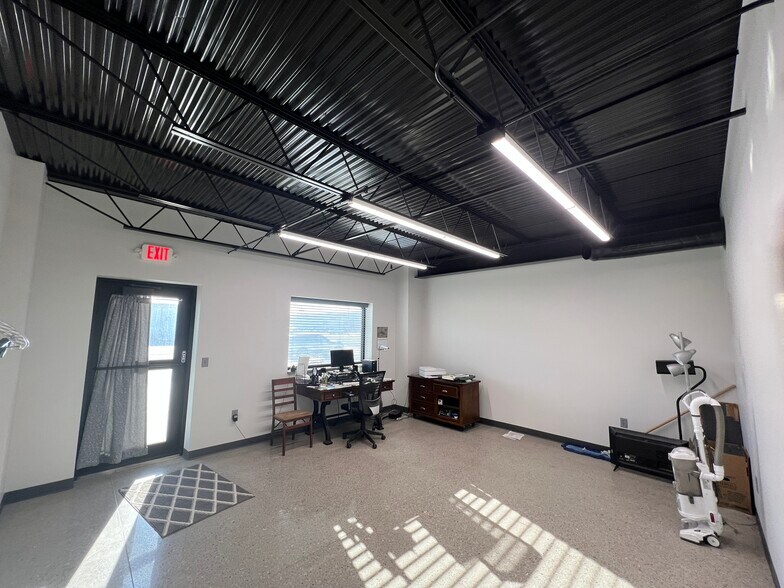 More Photos Of 1408 Pierce St, Norfolk Warehouse For Sale