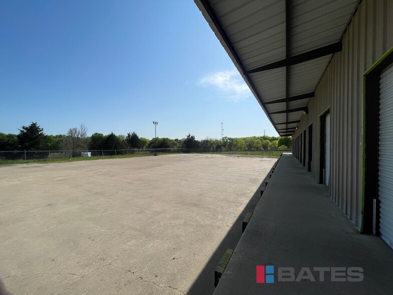 More Photos Of 800 NW McKinney St, Rice Showroom For Sale