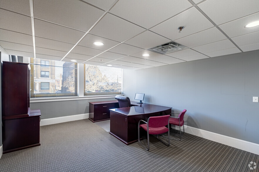 More Photos Of 366-386 Main St, Middletown Office For Lease