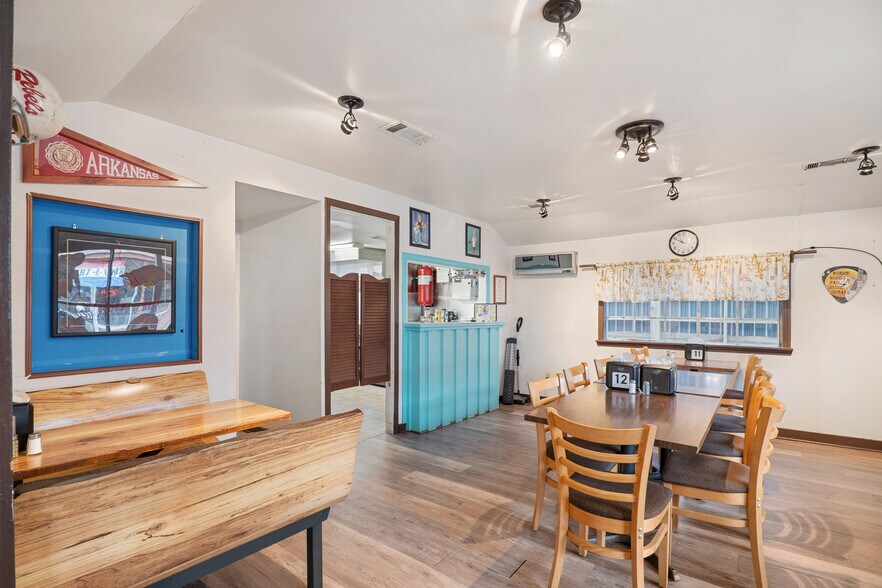 More Photos Of 107 E Main St, Hardy Restaurant For Sale