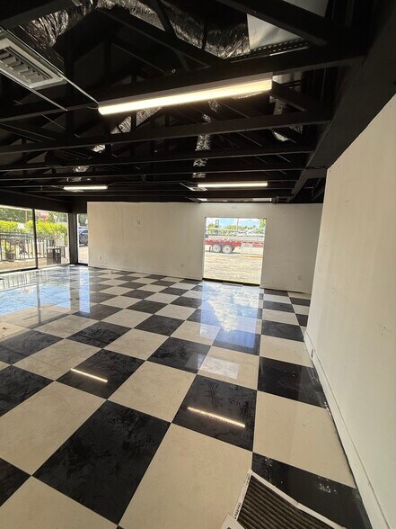More Photos Of 777 NE 79th St, Miami Freestanding For Lease