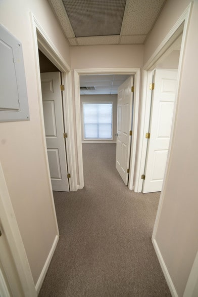 More Photos Of 875 Old Roswell Rd, Roswell Office For Sale