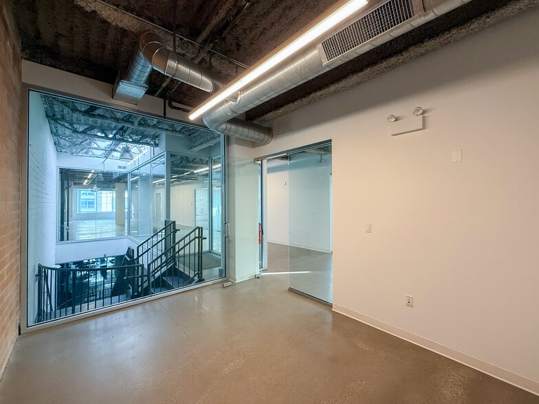 More Photos Of 855 W Belmont Ave, Chicago Office For Lease