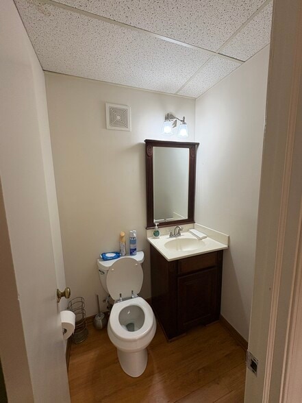More Photos Of 5232-5248 Dawes Ave, Alexandria Office For Sale