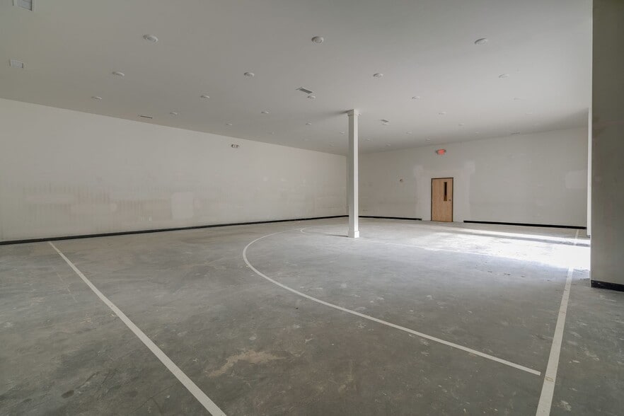 More Photos Of 1056 E Trinity Ln, Nashville Storefront Retail Office For Lease