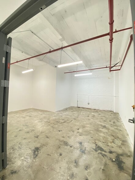 More Photos Of 901 E 31st St, Los Angeles Manufacturing For Lease