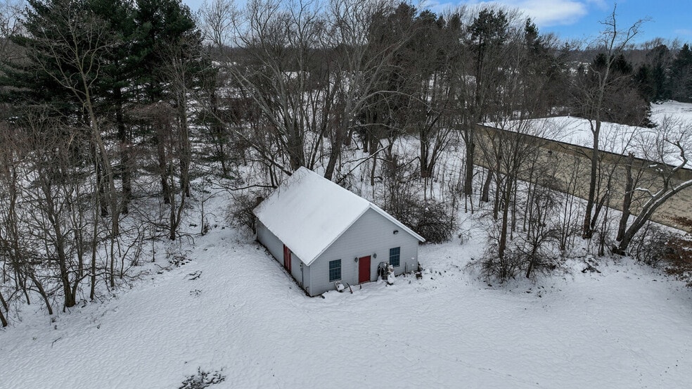 More Photos Of 17960 Pearl Rd, Strongsville Warehouse For Lease