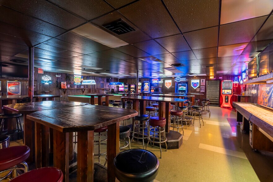 More Photos Of 101 W Monroe St, Carbondale General Retail For Sale