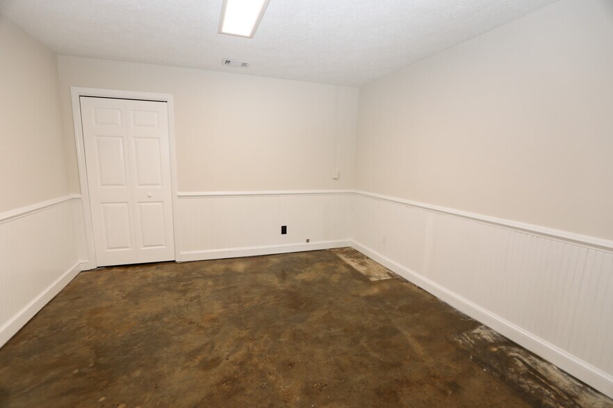 More Photos Of 5 Haynie St, Newnan Warehouse For Lease