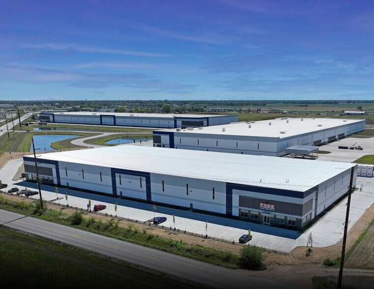 More Photos Of 4302 W 89th St, Davenport Warehouse For Lease