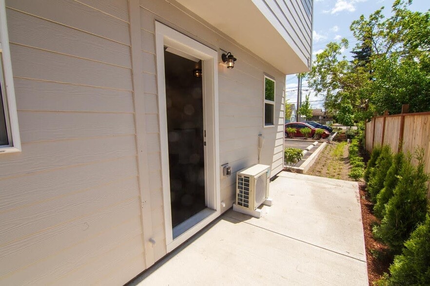 More Photos Of 1638 S St, Springfield Apartments For Sale