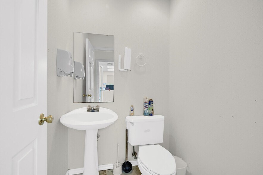 More Photos Of 18987 W US Highway 82, Sherman Industrial For Sale