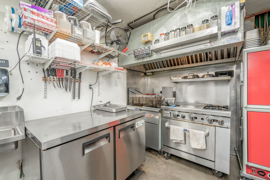 More Photos Of 215 N Washington Ave, Wellington Restaurant For Sale