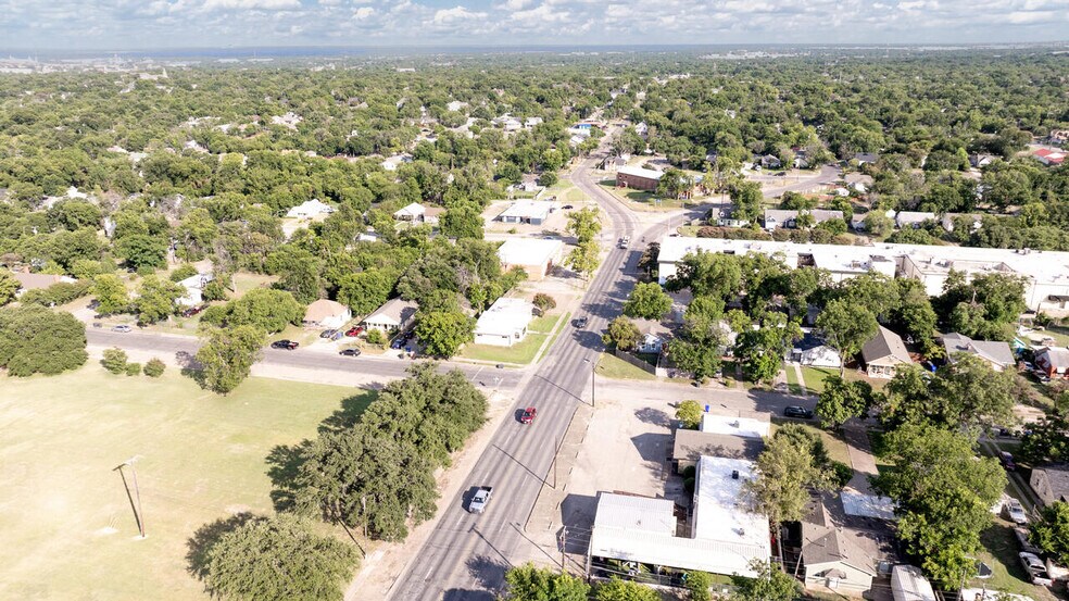 More Photos Of 2000 N 25th St, Waco Daycare Center For Sale