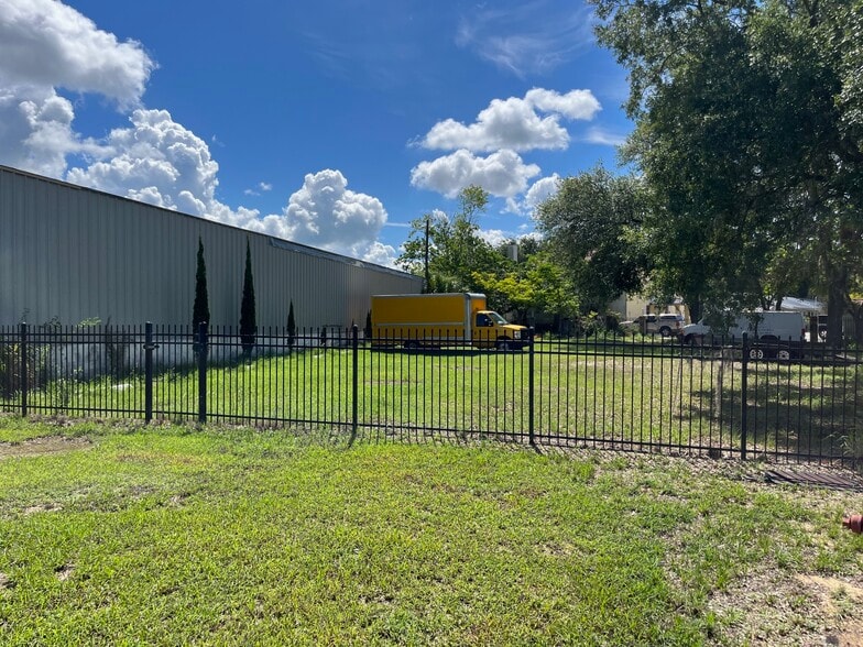 More Photos Of 523 Pear St, Sebring Warehouse For Sale