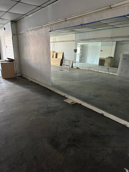 More Photos Of 1192 Yorkship Sq, Camden Storefront Retail Residential For Lease