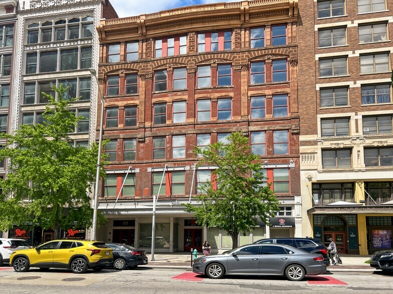 More Photos Of 22 E Washington St, Indianapolis Coworking Space