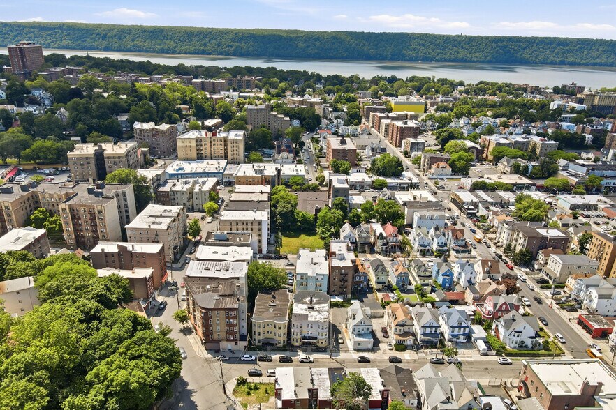 More Photos Of 25 Saratoga Ave, Yonkers Apartments For Sale