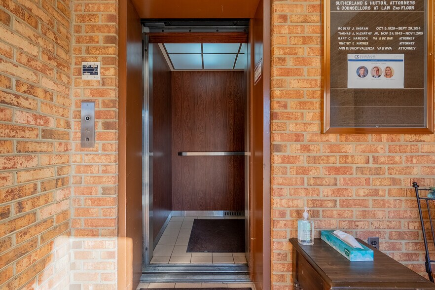 More Photos Of 65 E Main St, Pulaski Office For Sale