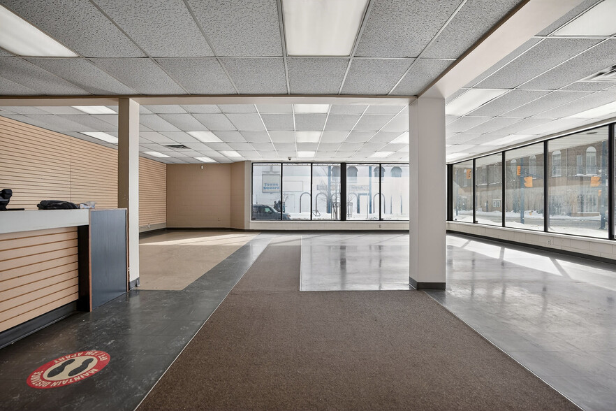 More Photos Of 812 Dundas St, London Freestanding For Sale