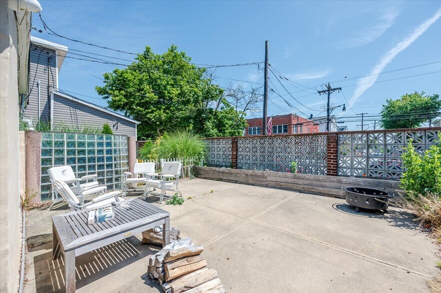 More Photos Of 87-89 City Island Ave, Bronx Apartments For Sale