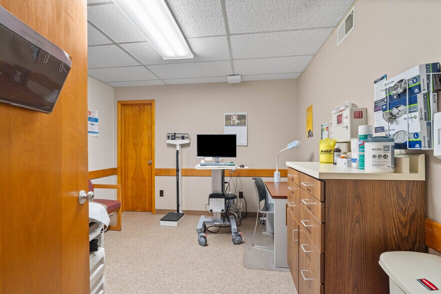 More Photos Of 400 W Butler St, Mercer Medical For Sale