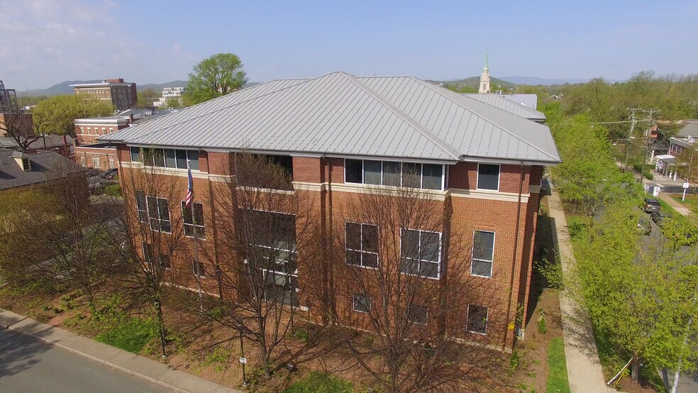 Primary Photo Of 701 E High St, Charlottesville Apartments For Lease
