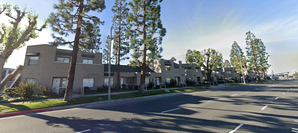 More Photos Of 5152 Katella Ave, Los Alamitos Unknown For Lease