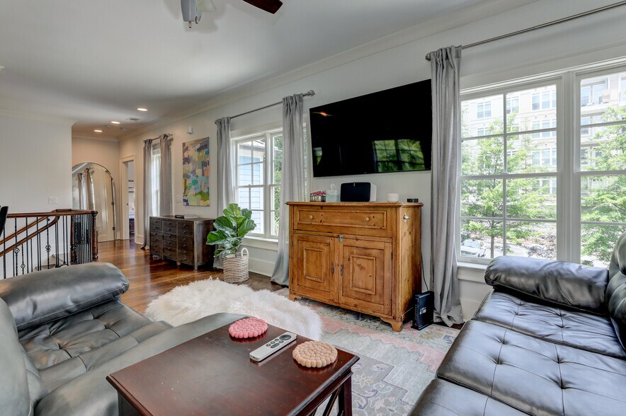 More Photos Of 2972 Lookout Pl NE, Atlanta Office Residential For Sale