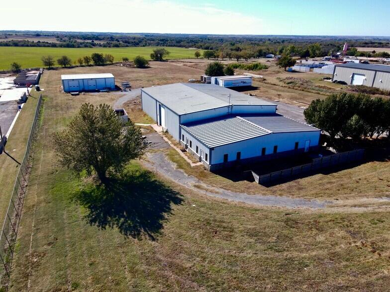 More Photos Of 15160 NW Expressway, Piedmont Warehouse For Lease