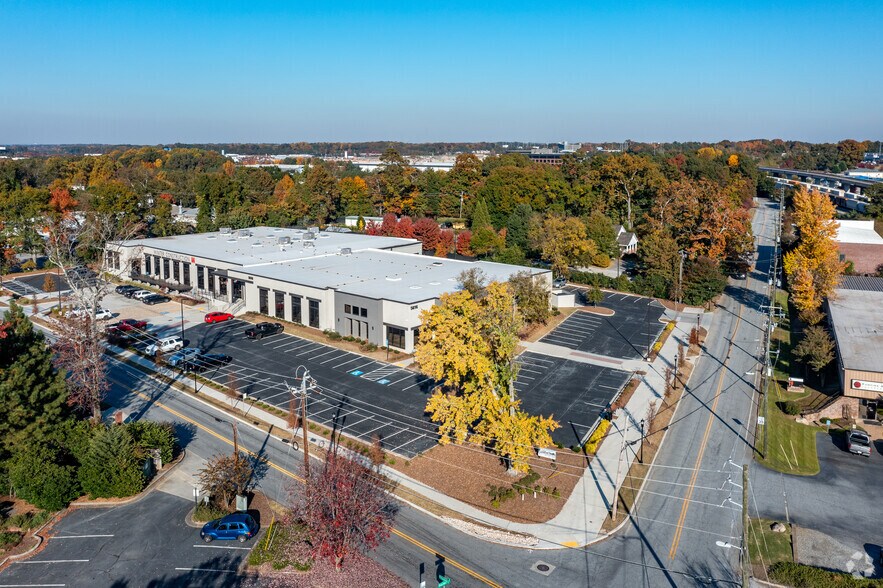 More Photos Of 5616 Peachtree Rd, Atlanta Loft Creative Space For Lease