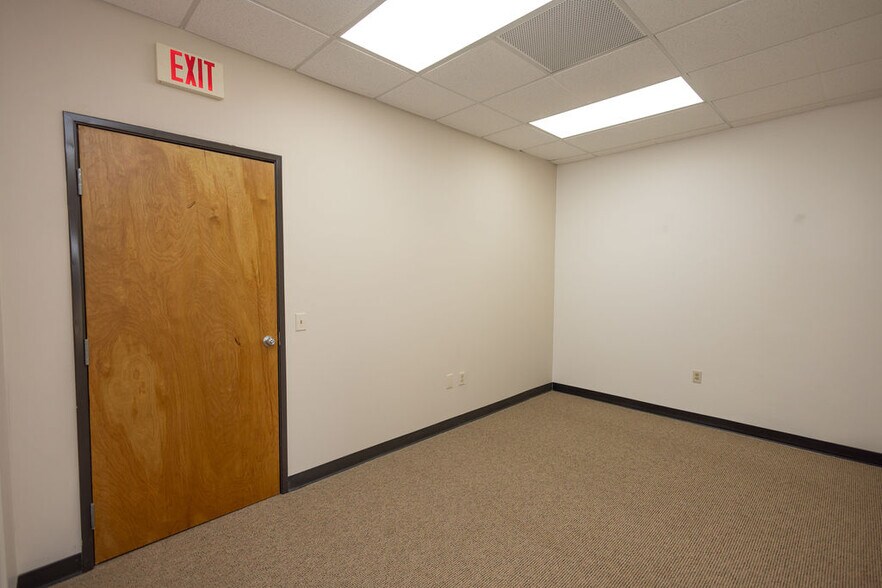 More Photos Of 20550 Townsen Blvd, Humble Loft Creative Space For Sale